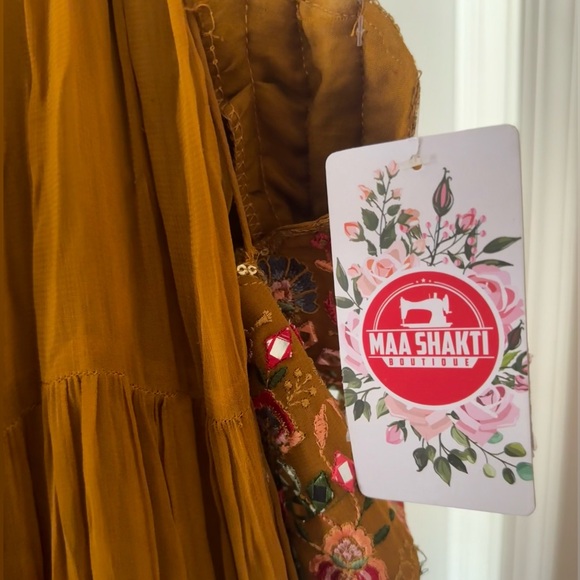 Lehenga Set Size Small - Picture 6 of 7